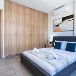 Hilltop 2-bedroom Apartament