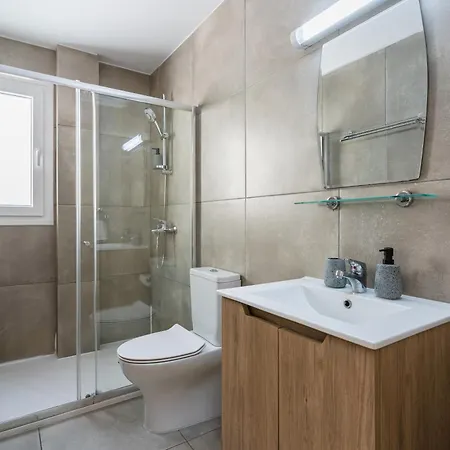 Hilltop 2-bedroom Apartament Larnaca