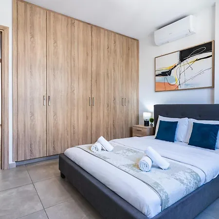 Hilltop 2-bedroom Apartament
